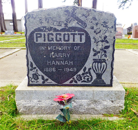 PiggottHoriHeadstone