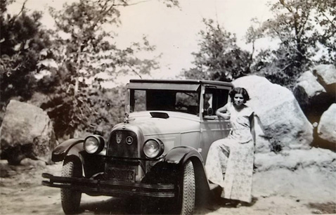 OldCarwithGirl