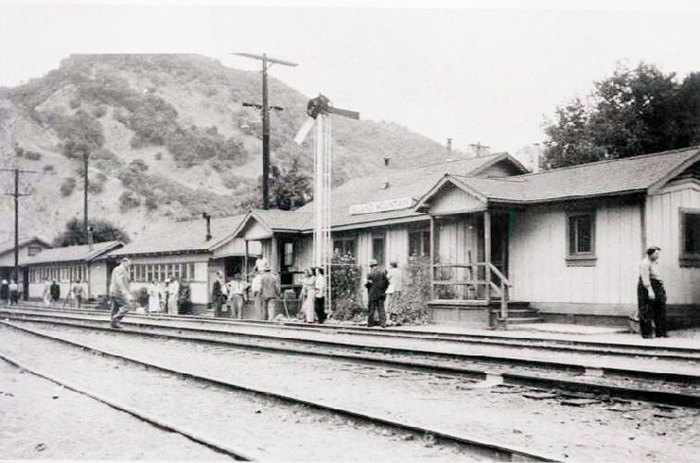 IslandMountainTrainStation
