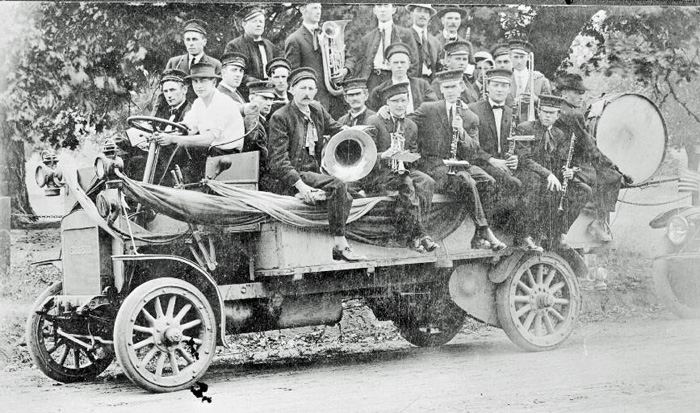 KellersTravelingBandUkiah1913