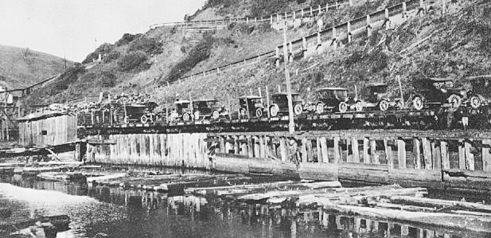 TrainofCarsWendling1915