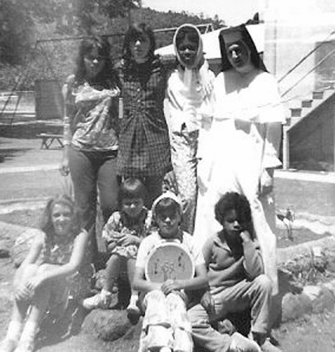 AlbertiniumChildren&Nun1967