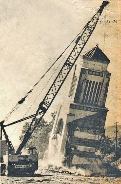 DemolishingQuake-RavagedTowerUkiah1976