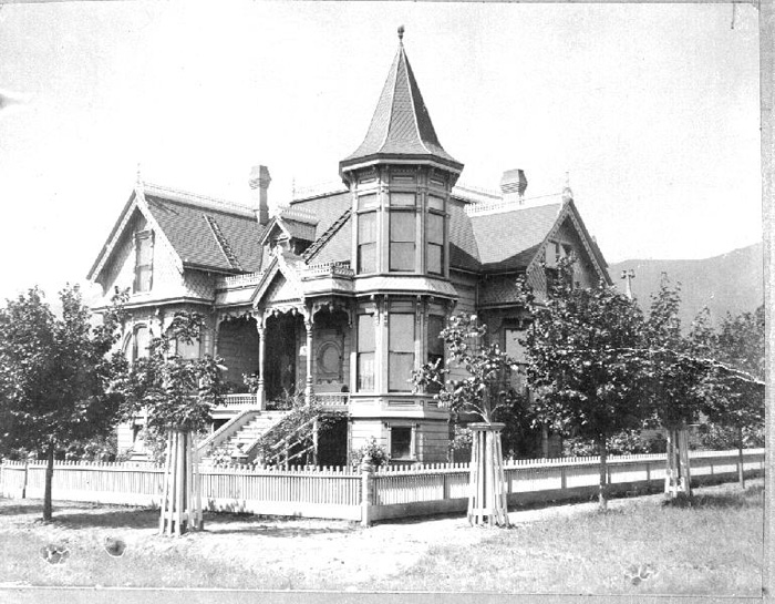 DrKingHouseUkiah1900