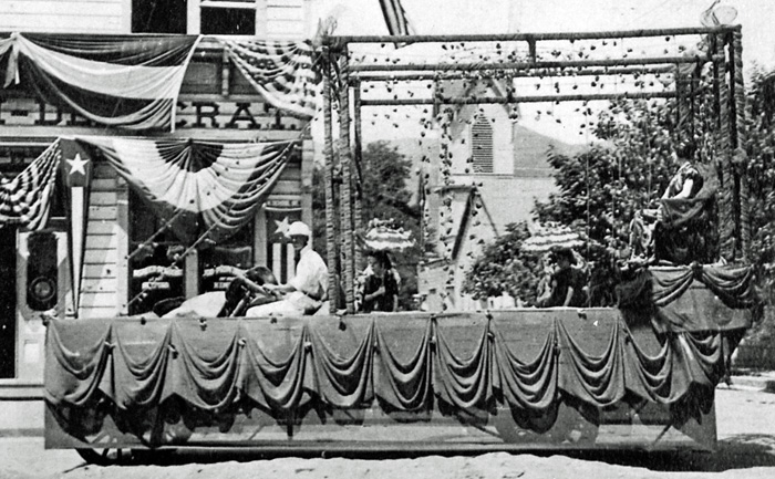 FourthofJulyParadeUkiah1915