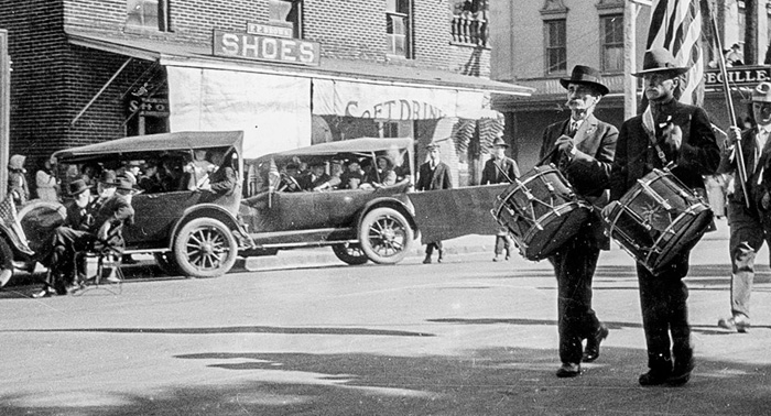 WW1ThriftStampParadeUkiah1918
