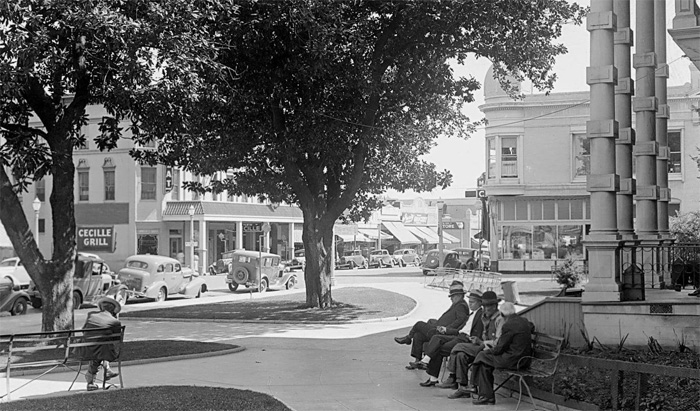 CourthouseUkiah1930s