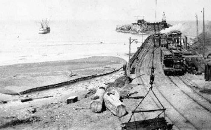 RockportBeforeSuspensionBridge